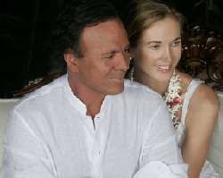 Julio Iglesias Nikahi Model Yang Dikenalnya di Indonesia