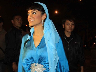 Julia Perez Berbusana Tertutup
