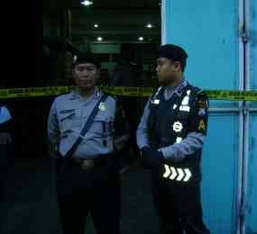 Seorang Gadis Tewas Setengah Telanjang di Dalam Toko