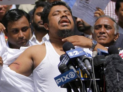 Mengaku Muslim, Sopir Taksi Ditusuk