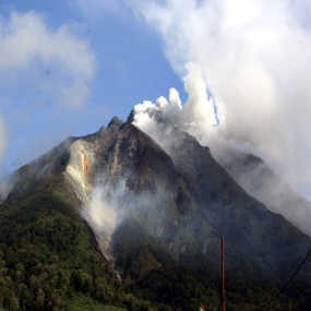 Menkokesra Minta Pemda Segera Bantu Korban Letusan Gunung Sinabung