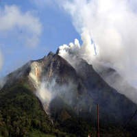 Menkokesra Minta Pemda Segera Bantu Korban Letusan Gunung Sinabung