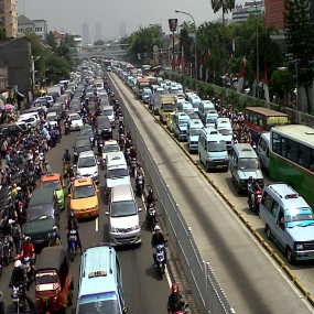 Matraman Hingga Depan Pasar Jatinegara Macet Parah