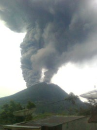 Ketinggian Material Akibat Ledakan Mencapai 2500 Meter