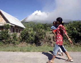 Kemenkes Jamin Kesehatan Pengungsi Letusan Gunung Sinabung