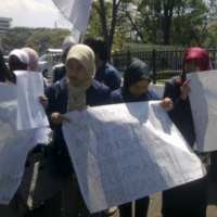 Demo Mahasiswa Serukan THR Pada Pemerintah