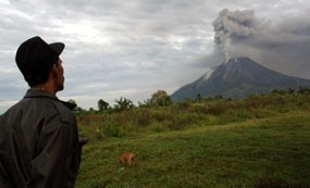 Antisipasi Rampok, Warga di Kaki Sinabung Tolak Tinggalkan Rumah