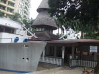 Al-Quran Raksasa dan Batu Menambah Keunikan Masjid Perahu