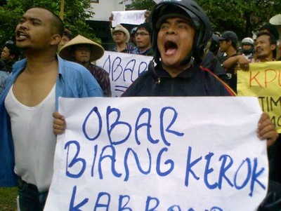 Kantor KPU Kab Bandung Didemo