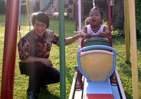 AR: Jangan Merokok Lagi, Nanti Giginya Busuk