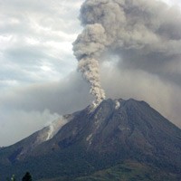 SBY Bantu Pengungsi Korban Letusan Gunung Sinabung 