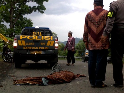Dilindas Truk, Pemotor Tewas