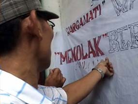 Warga Tulungagung Cap Jempol Darah Tolak Pendirian SPPBE