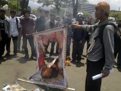 Demo Kartu Lebaran Gubernur Jabar