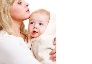Pelukan Lebih Ampuh Atasi Rasa Nyeri Bayi Usai Imunisasi