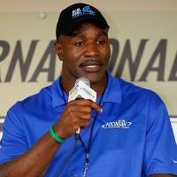 Di Usia 48, Holyfield Ingin Jadi Juara Sejati