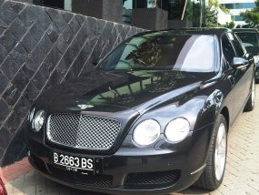 Datangi KPK, Anggota FPDIP Naik Mercy Hingga Bentley