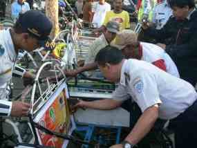 Warga Pasuruan Dapat Helm Gratis