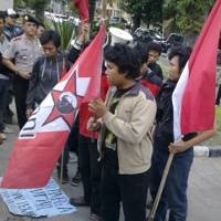 Kecam Malaysia, GMNI Geruduk Pom Bensin Petronas di Dago