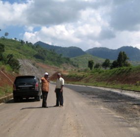 Waspadai Longsoran Material Batu di Lingkar Nagreg