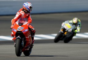 Stoner: Lebih Baik Pikirkan Lorenzo, Rossi