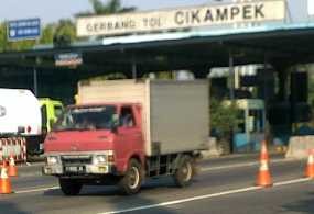 Gerbang Tol Cikampek Mulai Dibuka Satu Arah