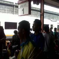 Ada Genangan Air di Stasiun Senen, Penumpang Diungsikan ke Peron