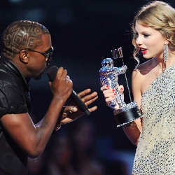 Kanye West Buatkan Lagu Spesial Untuk Taylor Swift