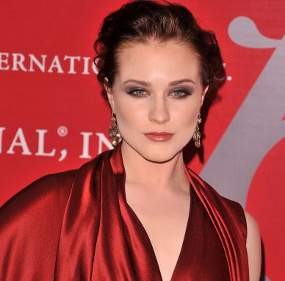Kate Winslet Rayu Evan Rachel Wood Untuk Bugil
