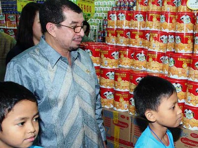 Mensos Bersama Anak Yatim