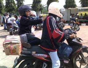 Daripada Disuruh Pindah ke Bus, Pemudik Motor Pilih Ditilang