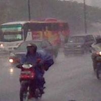 Hujan Lebat, Perempatan Kuningan Banjir Selutut