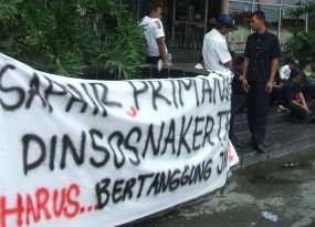 Di-PHK dan Tidak Dapat THR, Puluhan Satpam Saphir Square Yogya Demo