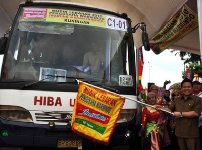 Menakertrans Lepas Pemudik