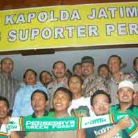 Kapolda Jatim Buka Puasa Bareng Bonek
