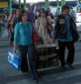 Rombongan Mudik Gratis Partai Demokrat Serbu Pacitan
