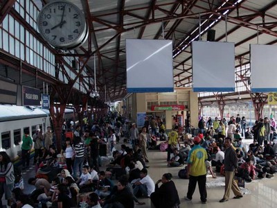 Stasiun Pasar Senen H-2 Pukul 8