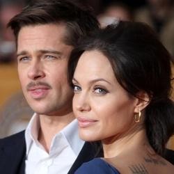 Jolie Rayu Brad Pitt Kunjungi Dokter Bedah Plastik
