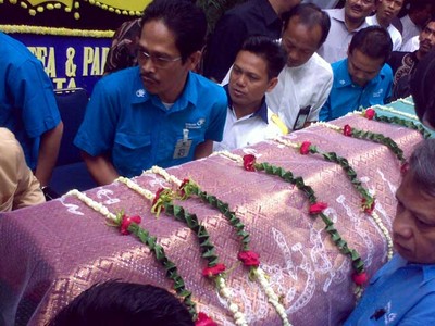 Jenazah Komisaris Independen Telkom Dimakamkan