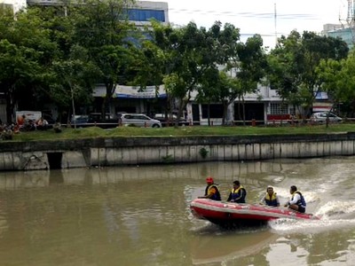 Pencarian Pria Terjun ke Sungai Terus Dilakukan