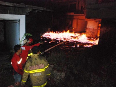 3 Rumah Warga Porong Terbakar