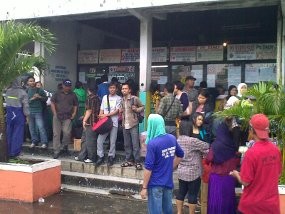 12 Jam Menunggu Bus Jurusan Semarang di Terminal Cicaheum