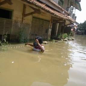 Warga Butuh Makanan Balita