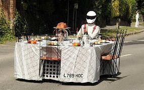 Wuih, Meja Makan Bisa Ngebut Sampai 183 Km/jam