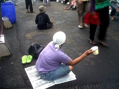 Pengemis Berburu Sedekah di Istiqlal