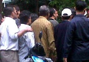 Mengaku Wartawan, Puluhan Orang Rebutan THR di Komplek Menteri