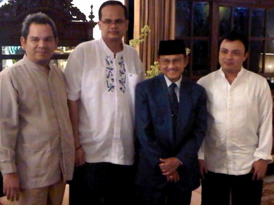 Habibie Gelar Open House