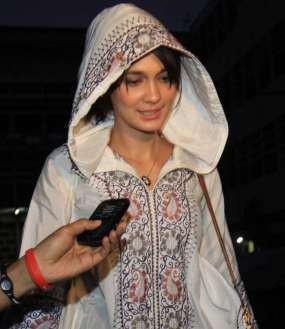 Usai Jenguk Ariel, Luna Maya Dikawal Brimob Bersenjata Lengkap