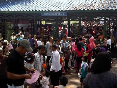 Ribuan Pengunjung Padati Ragunan Lagi