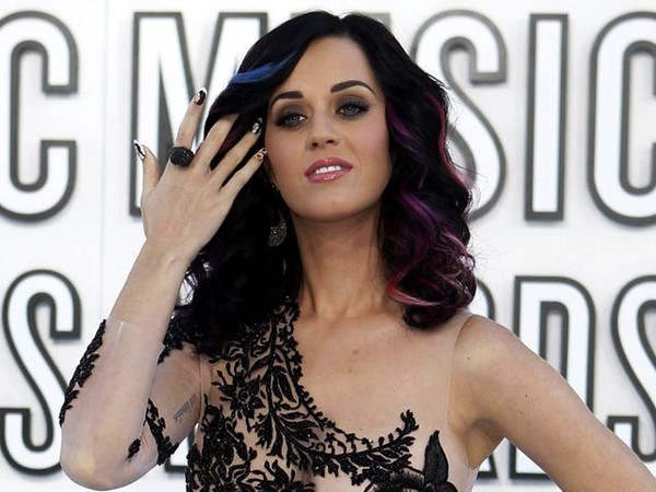Katy Perry Berbaju Transparan